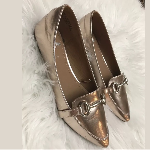 Report Women's Rose Gold Metallic Pointy Flats - Picture 2 of 6